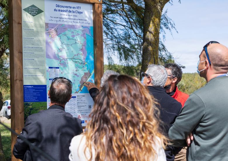 panneau de signalétique directionnelle vtt fleury-d'aude